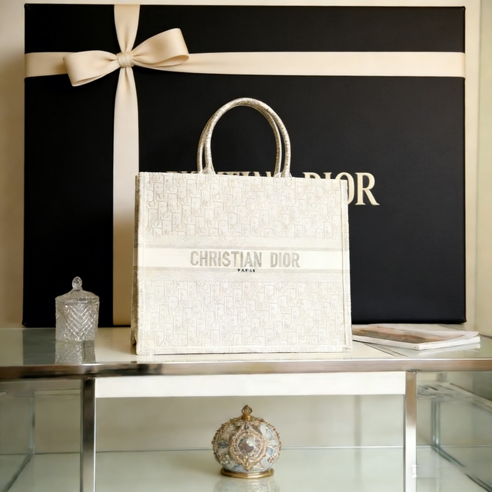 Dior Book Tote Medium in White